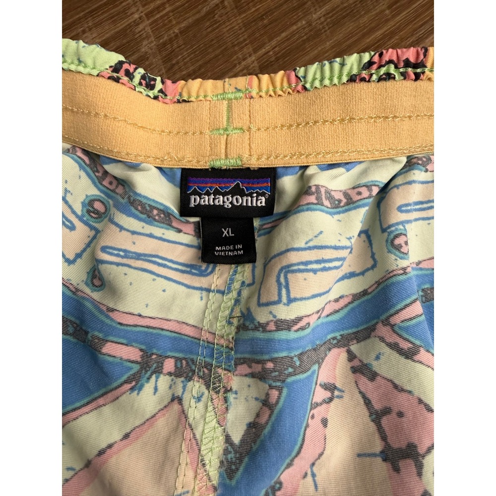 Patagonia Hybrid Shorts Mens XL Multicolor Geometric Tribal Print Nylon 5 Inch - Picture 3 of 5